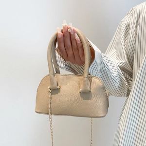 Mini Sac Coquille Minimaliste pour Femmes en Cuir PU Grain de Litchi Petit Sac Bandoulière avec Chaîne Dorée Mode