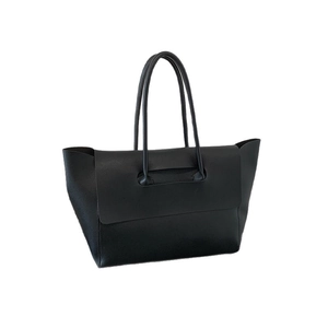 Minimalistische schwarze Leder-Einkaufstasche mit Lychee-Struktur und Trapez-Silhouette