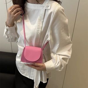 Minimalistische rosa Mini-Umhängetasche für Damen aus genarbtem Leder für den Alltag