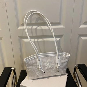 Sac à Épaule Doux et Élégant avec Broderie de Papillon en Dentelle pour Femmes Sac Tote Grande Capacité Sac à Main à la Mode