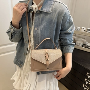 Chic women's crossbody bag with sequined V-flap and elegant leather in khaki finish
