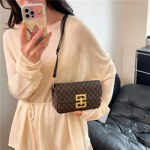 Vintage brown shoulder bag with geometric chain print and gold square buckle