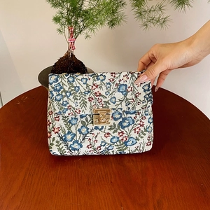 Vintage Women Jacquard Floral Crossbody Bag With Gold Chain Strap Elegant Small Square Bag For Daily Dating Shoulder Bag
