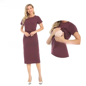 Détail de la robe d'allaitement en coton avec une couche fonctionnelle pour nourrir