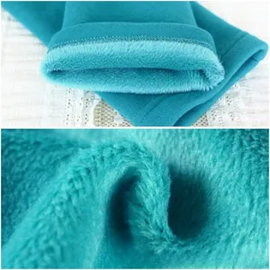 Détail de la doublure polaire et du tricot épais pour sweat d'allaitement hiver