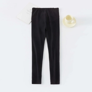 Détail à plat de leggings de maternité noirs avec soutien abdominal à taille haute