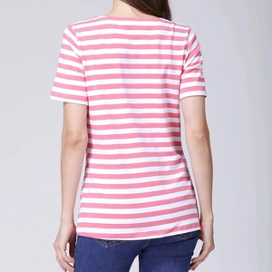 Vue arrière du t-shirt de maternité à rayures roses et blanches, coupe ajustée