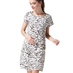 Robe d'allaitement élégante à fleurs avec manches courtes et décolleté en V