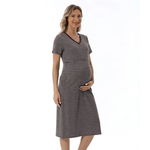 Robe de maternité à manches courtes et col en V à rayures marron et gris mi-longue