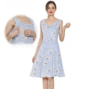 Détail de la fermeture éclair d'allaitement cachée sur la robe à fleurs bleue