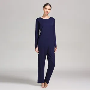 Détail du pyjama de maternité en modal avec ouverture latérale pour l'allaitement bleu