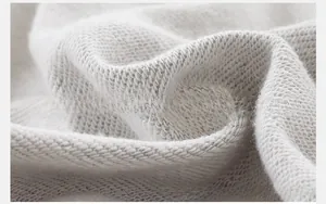 Gros plan du tissu en coton mélangé blanc respirant pour les sweats à capuche de maternité