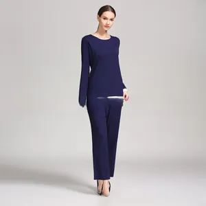 Détail du pyjama d'allaitement en modal doux avec accès latéral et rayures blanches contrastées