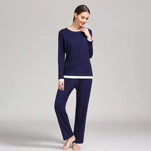Ensemble pyjama d'allaitement en modal à manches longues bleu marine et bord blanc