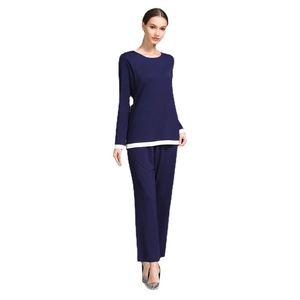 Pyjama de maternité en modal bleu marine avec ouverture latérale pour l'allaitement