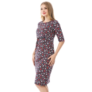 Robe de maternité à fleurs bleu marine avec manches trois-quarts et fonction allaitement
