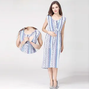 Vue détaillée de l'ouverture d'allaitement d'une robe de maternité en coton sans manches