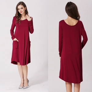 Abito premaman bordeaux a maniche lunghe con tasche e stile ampio e confortevole