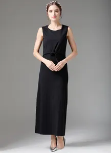Ganzkörperansicht schwarzes ärmelloses Stillkleid mit verstellbarem Kordelzug an der Taille