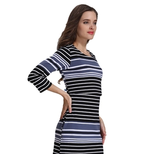 Robe de maternité rayée à manches mi-longues, coupe ajustée en noir, blanc et bleu