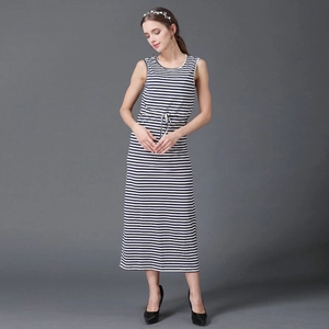 Ärmelloses gestreiftes Stillkleid in Schwarz-Weiß mit Kordelzug für die Schwangerschaft