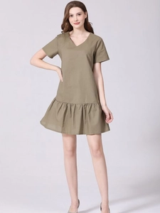 Robe de maternité à manches courtes vert armée en coton et lin avec col en V et volant