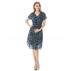 Dettaglio vestito premaman in chiffon floreale con scollo a V e vita elasticizzata