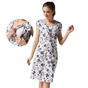 Détail de l'accès allaitement sur une robe de maternité fleurie en coton avec nœud