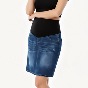 Jupe en jean de grossesse taille haute avec bandeau de ventre réglable en bleu foncé