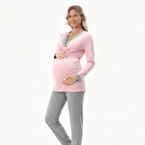 Pyjama de maternité en modal rose avec col en V pour la grossesse et l'allaitement
