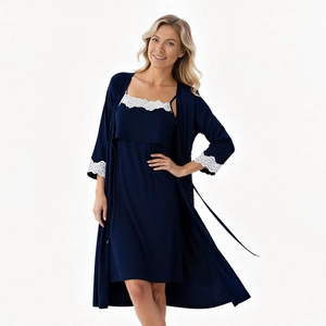 Dettaglio elegante completo notte premaman blu navy con raffinato bordo in pizzo floreale