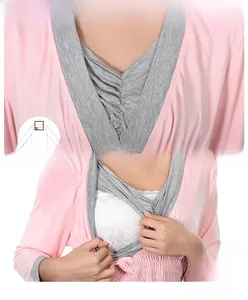 Détail du haut d'allaitement double couche en modal rose avec accès gris pour allaiter