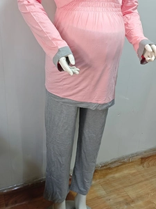 Pyjama de maternité en modal rose et gris avec taille élastique et accès allaitement