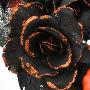 Ghirlanda di Halloween con rose di garza nera con glitter arancioni e foglie verdi