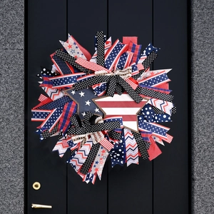 Couronne du Jour de l'Indépendance pour Porte d'Entrée Décoration Étoile en Bois Patriotique Rouge Blanc Bleu Ruban Guirlande