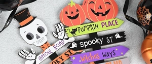 Detailliertes Halloween-Schilderset aus Holz mit Ghoul Road und Kürbis-Festschriftzug