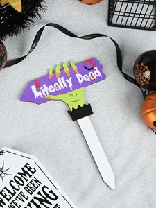 Halloween Gartenstecker mit Literally Dead Zombieschild auf grauem Untergrund