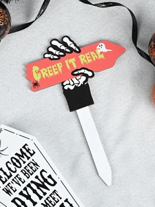 Halloween-Gartenstecker mit Skeletthänden und Creep It Real-Schild für die Gruselparty