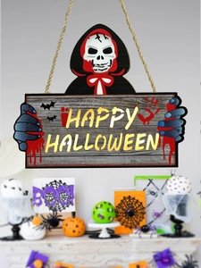 Détail d'une décoration d'Halloween en bois avec squelette et panneau Happy Halloween