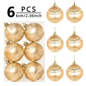 Détail de 6 boules de Noël dorées mates de 6 cm avec texture en relief et cordons