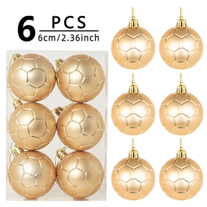 Détail de 6 boules de Noël foot en or mat avec emballage transparent, taille de 6 cm