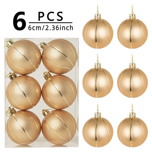 Détails de 6 boules de Noël en forme de basket doré avec des textures réalistes