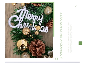 Dettaglio ghirlanda natalizia 35cm con pigne, palline dorate e scritta Merry Christmas
