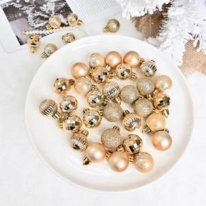 Golden 3cm Christmas ball ornaments set with matte, shiny, and glitter finishes on a tray
