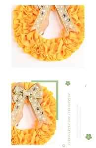Détail de la couronne en tissu jaune avec nœud rustique en coton aux motifs d'abeilles