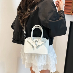 Elegante borsa a mano bianca in pelle a grana di litchi con tracolla per uso quotidiano