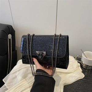 Vintage Crocodile Pattern PU Leather Crossbody Bag For Women Fashion Chain Shoulder Bag Small Square Bag With Metal Lock