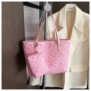 Set borsa tote rosa con motivo floreale a fiocco e pochette coordinata su rack