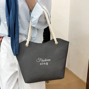 Sac fourre-tout en toile noire avec poignées en corde de coton et imprimé mode chic