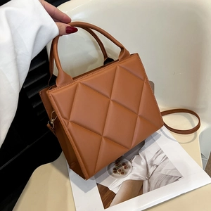 Women Quilted Diamond Pattern PU Leather Handbag Stylish Crossbody Shoulder Bag With Adjustable Strap Fashion Daily Purse